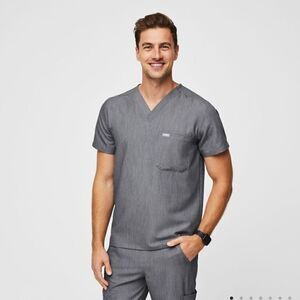 Figs Leon Three-Pocket Scrub Top Graphite XS